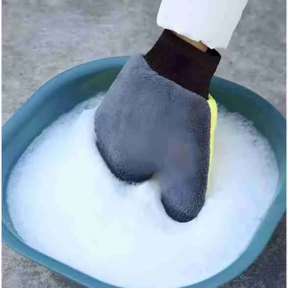 Luva Microfibra Macia Para Limpeza e Lavagem Automotiva - Imagem 3