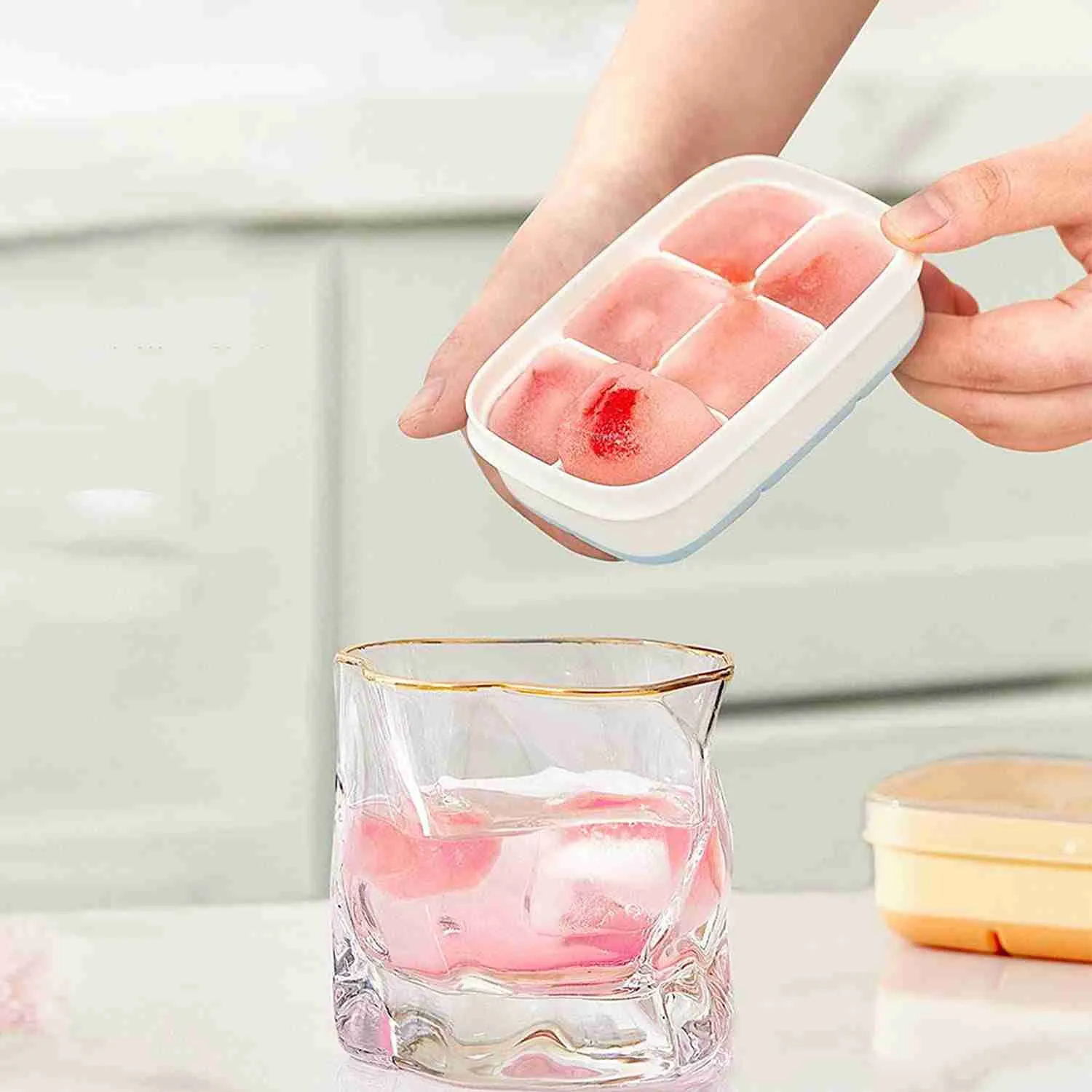 Forma de Gelo 6 Cavidades de Silicone com Tampa - Imagem 4