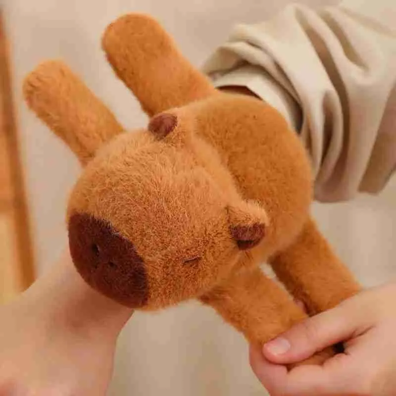 Pulseira De Pelúcia Capivara - Imagem 4